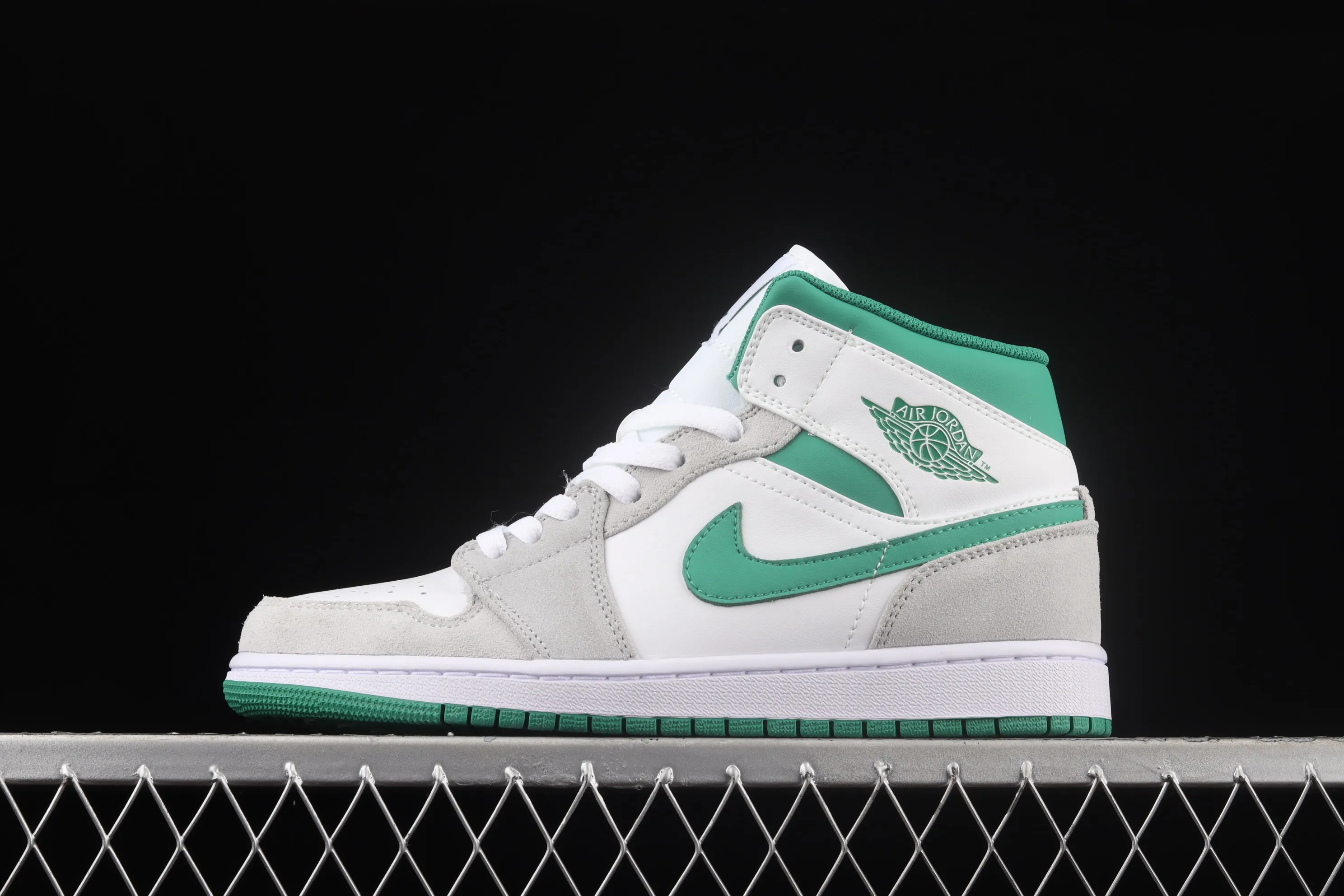 All categories Air Jordan Jordan series basketball shoes Air Jordan 1 Mid Different versions Air Jordan 1 Mid AJ1 Joe 1 white gray green mid-top basketball shoes DC7294-103